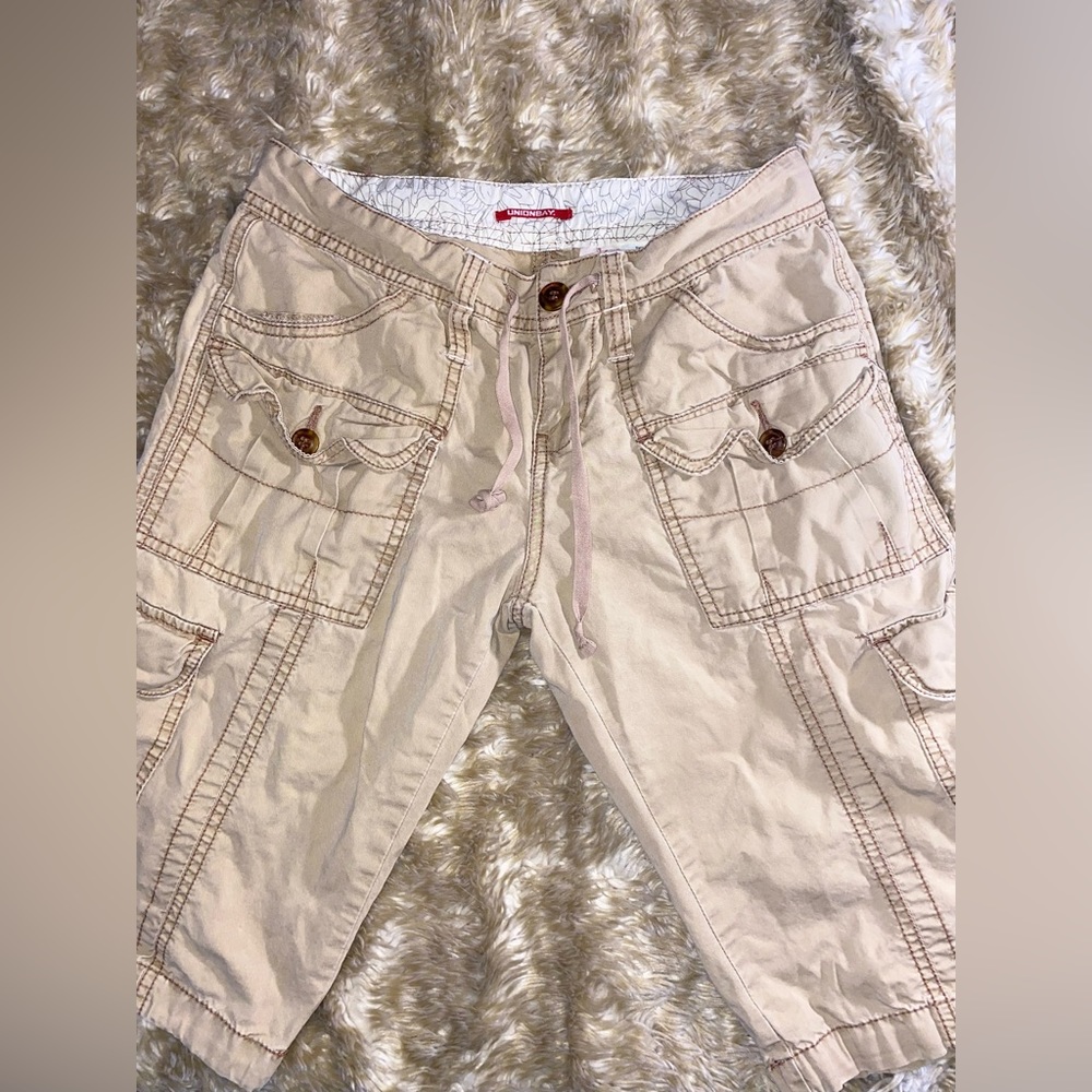 Union bay cargo shorts. Size: 3